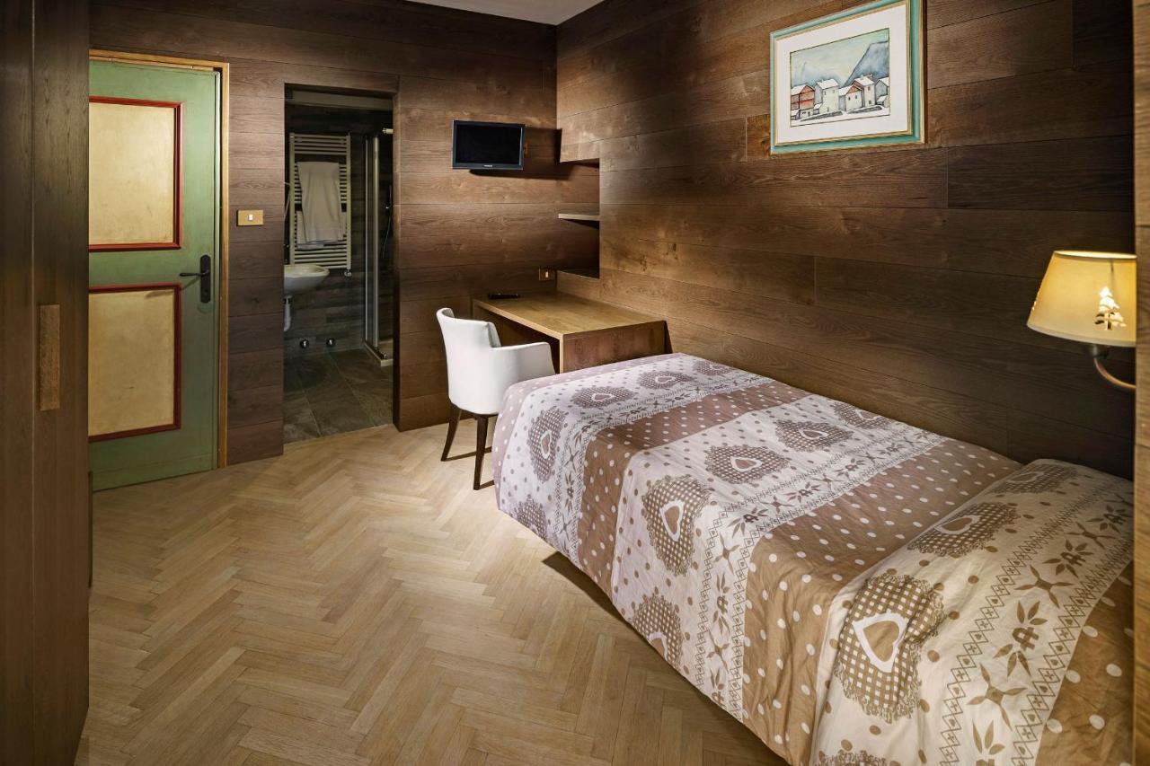 Hotel Corona Cortina dʼAmpezzo Extérieur photo
