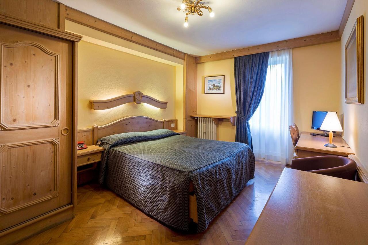 Hotel Corona Cortina dʼAmpezzo Extérieur photo