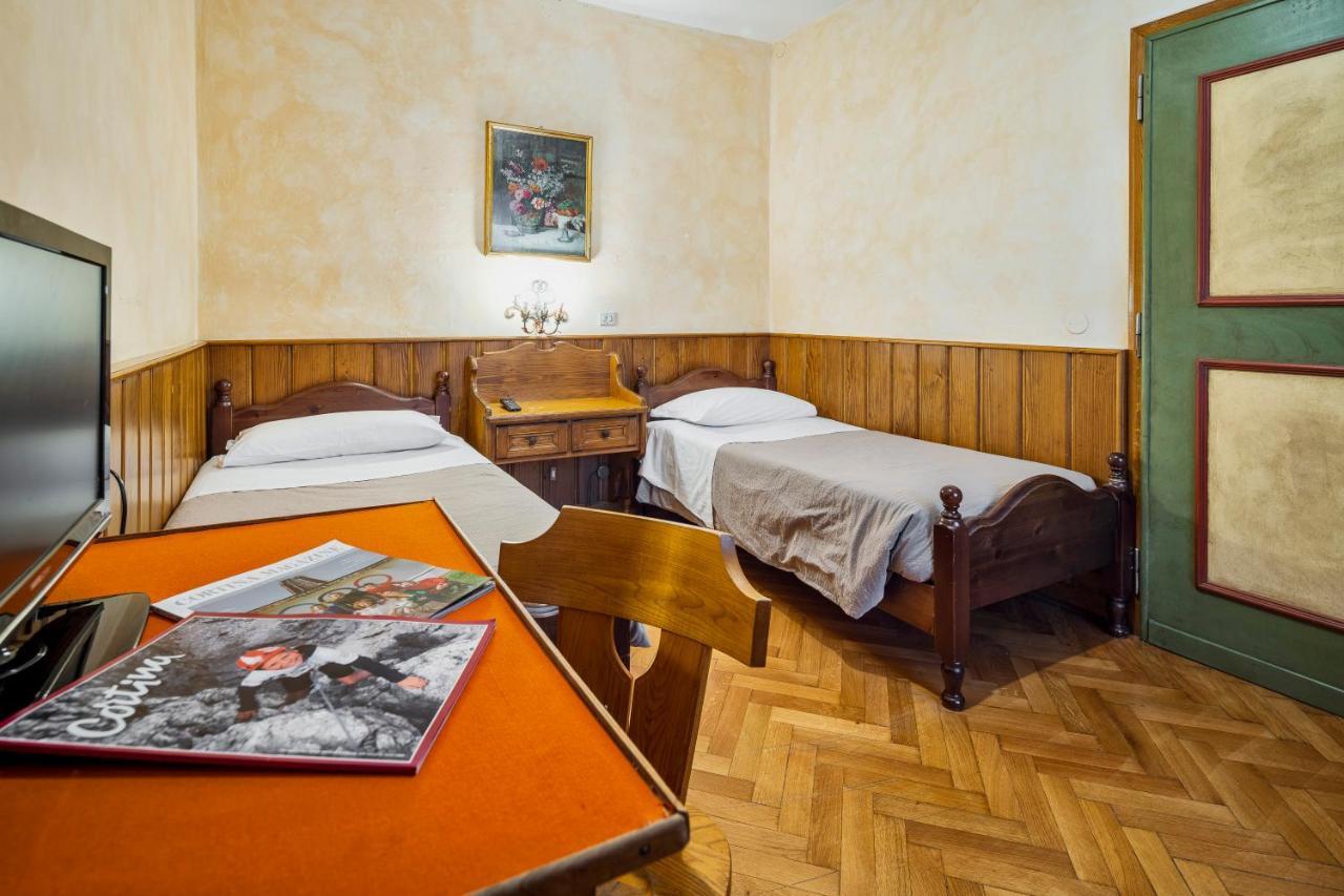 Hotel Corona Cortina dʼAmpezzo Extérieur photo