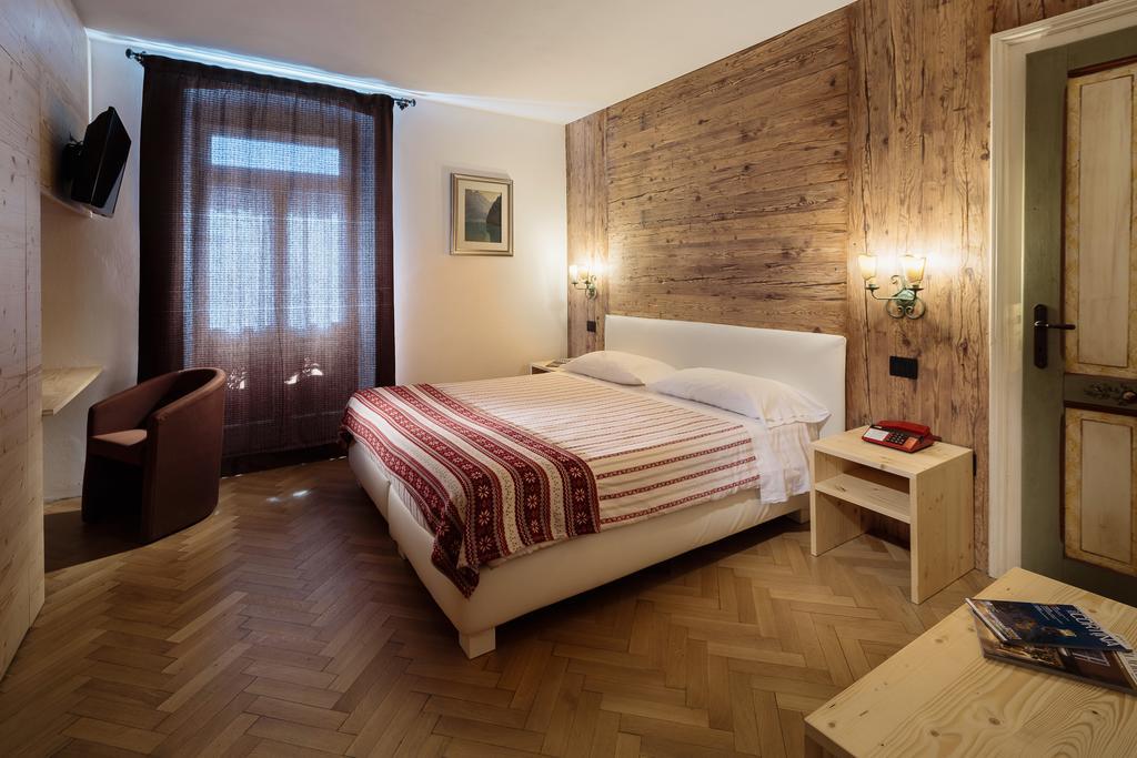 Hotel Corona Cortina dʼAmpezzo Extérieur photo