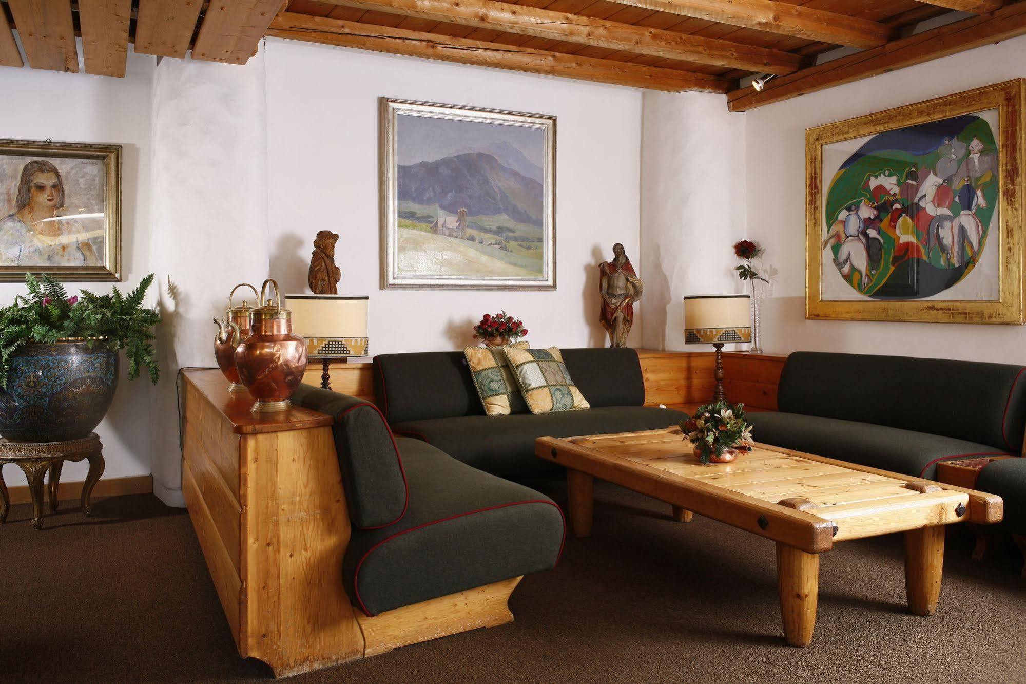 Hotel Corona Cortina dʼAmpezzo Extérieur photo