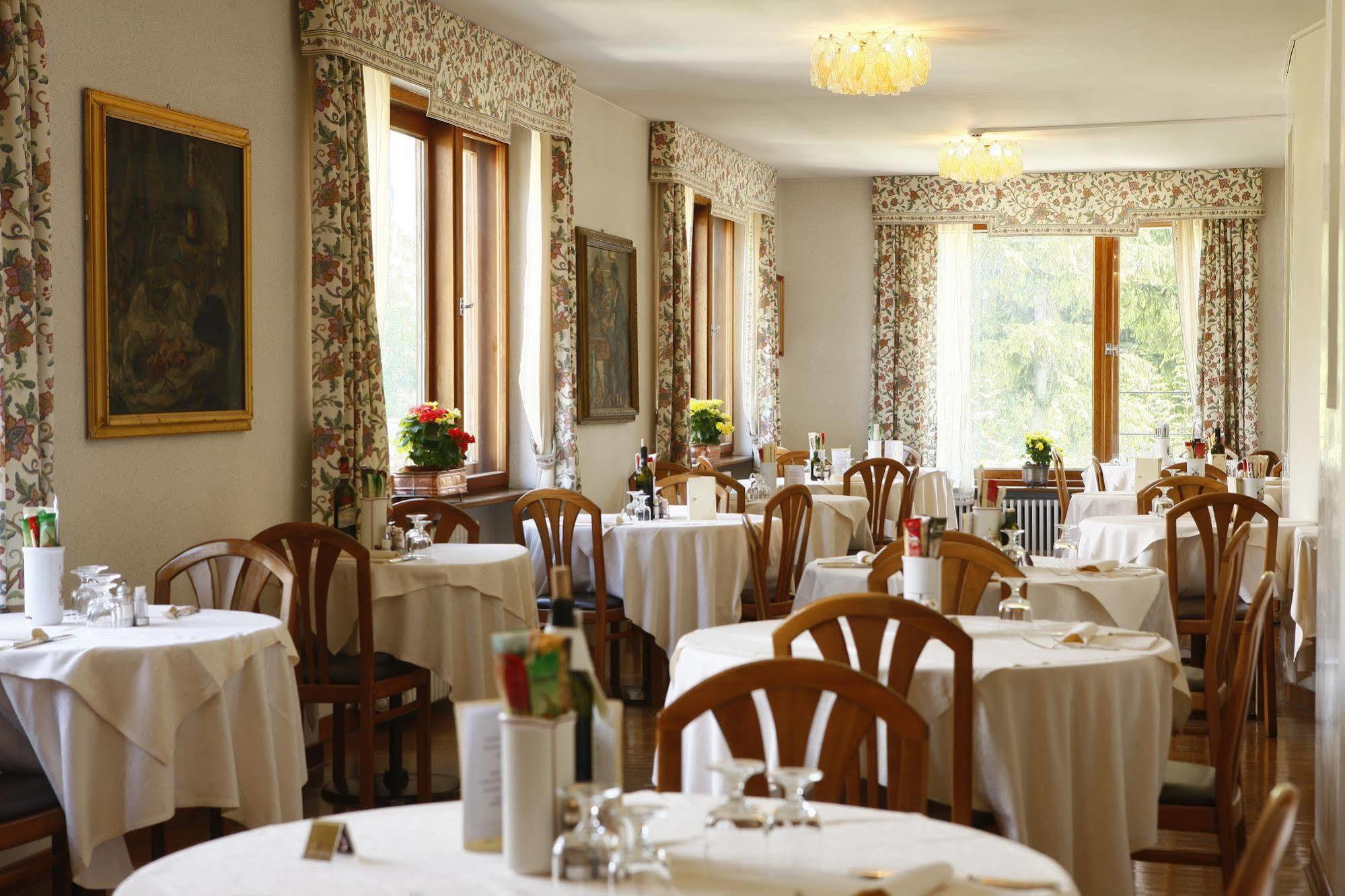 Hotel Corona Cortina dʼAmpezzo Extérieur photo
