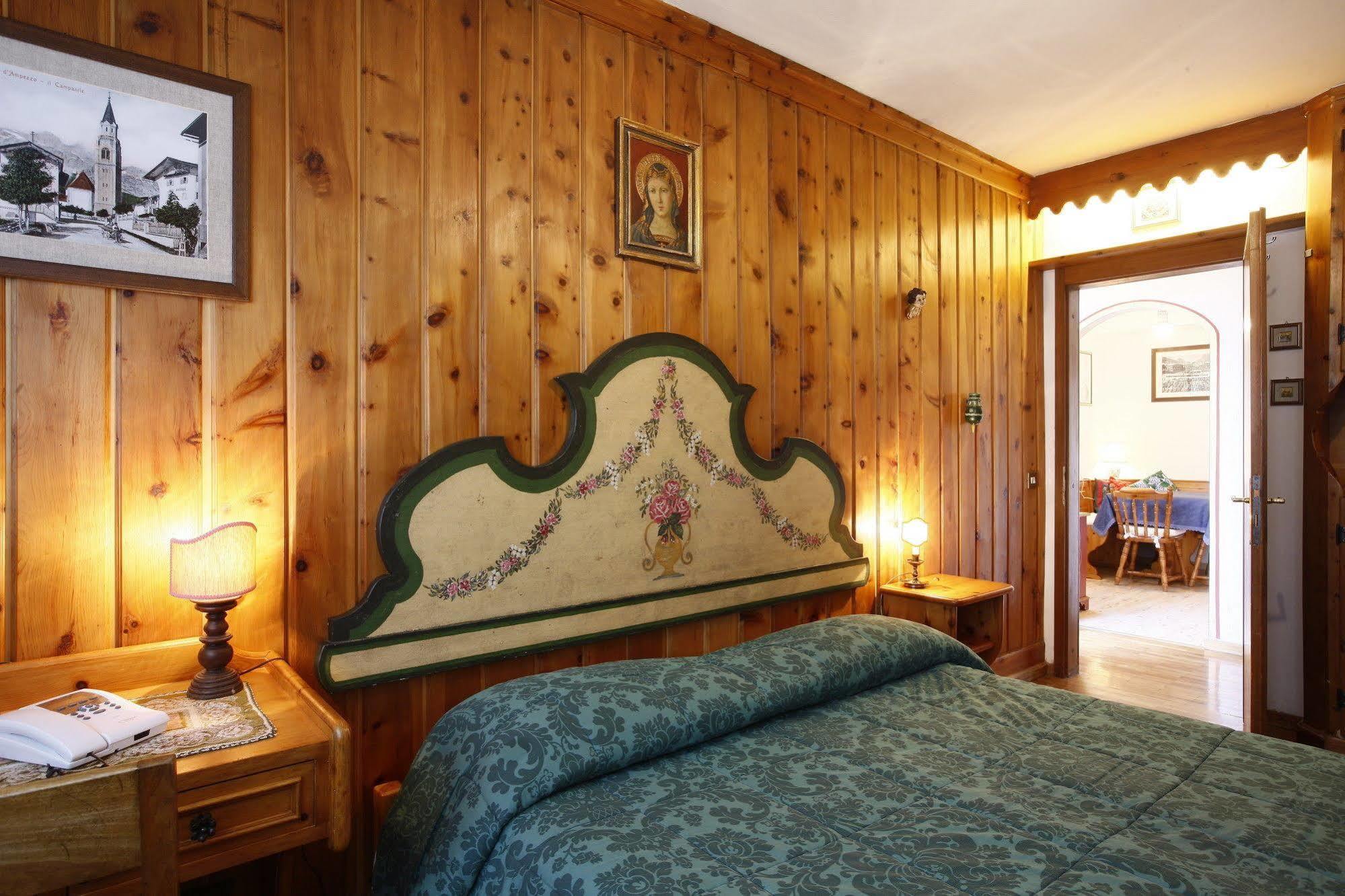 Hotel Corona Cortina dʼAmpezzo Extérieur photo